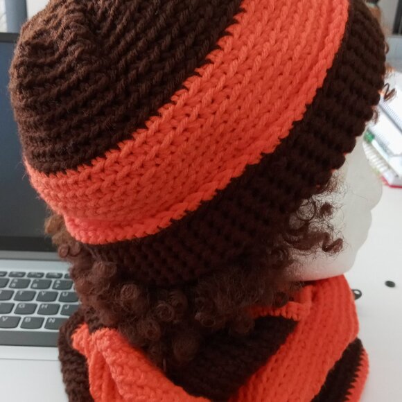 BENNIE & NECK SCARF SET - Picture 2 of 4